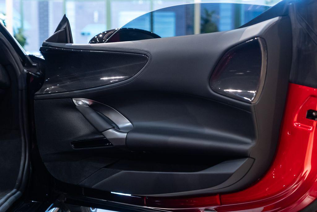 http://www.koenigseggchicago.com/galleria_images/142/142_p43_l.jpg