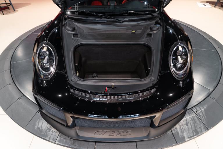 http://www.koenigseggchicago.com/galleria_images/143/143_p10_f.jpg
