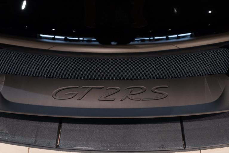 http://www.koenigseggchicago.com/galleria_images/143/143_p11_f.jpg
