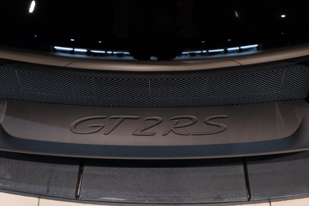 http://www.koenigseggchicago.com/galleria_images/143/143_p11_l.jpg