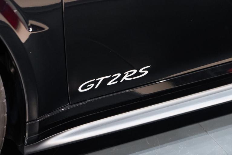 http://www.koenigseggchicago.com/galleria_images/143/143_p12_f.jpg