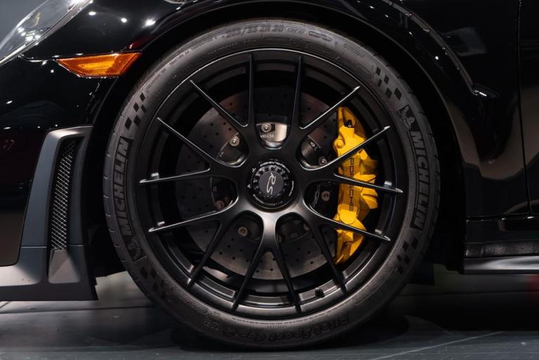 http://www.koenigseggchicago.com/galleria_images/143/143_p14_f.jpg