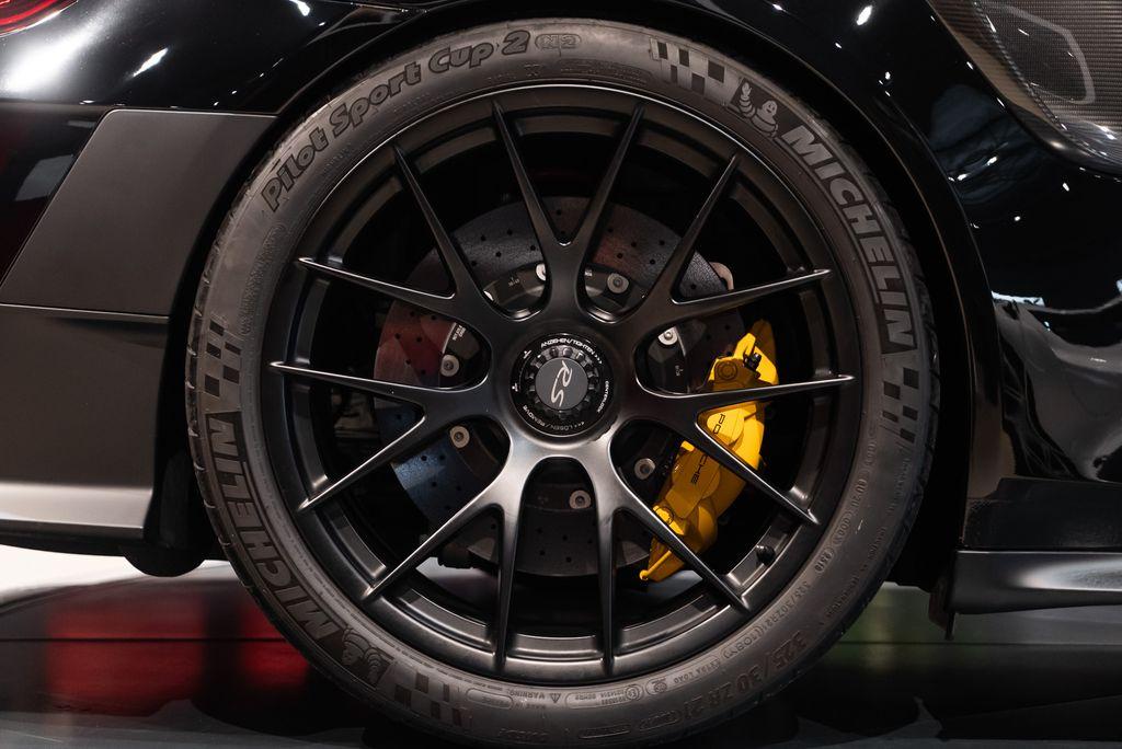 http://www.koenigseggchicago.com/galleria_images/143/143_p16_l.jpg