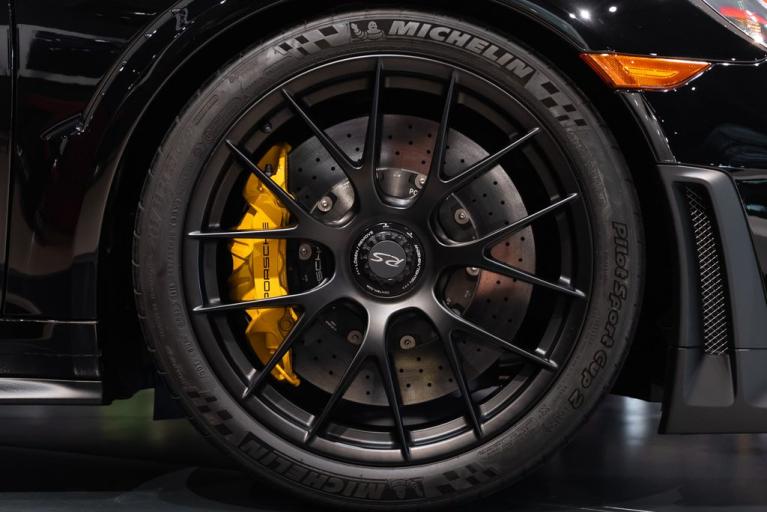 http://www.koenigseggchicago.com/galleria_images/143/143_p17_f.jpg