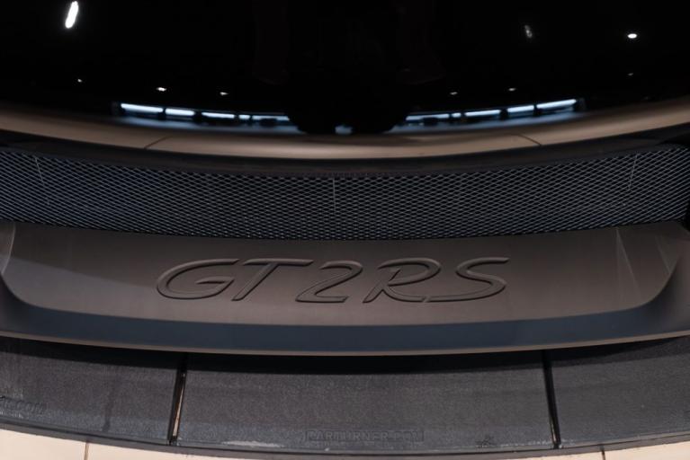 http://www.koenigseggchicago.com/galleria_images/143/143_p19_f.jpg
