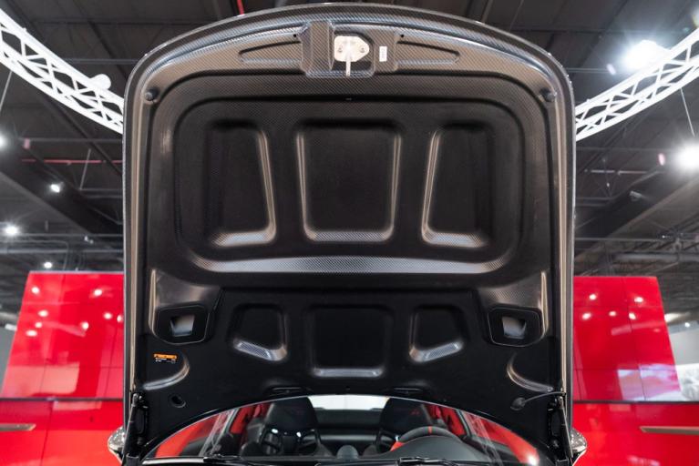 http://www.koenigseggchicago.com/galleria_images/143/143_p22_f.jpg