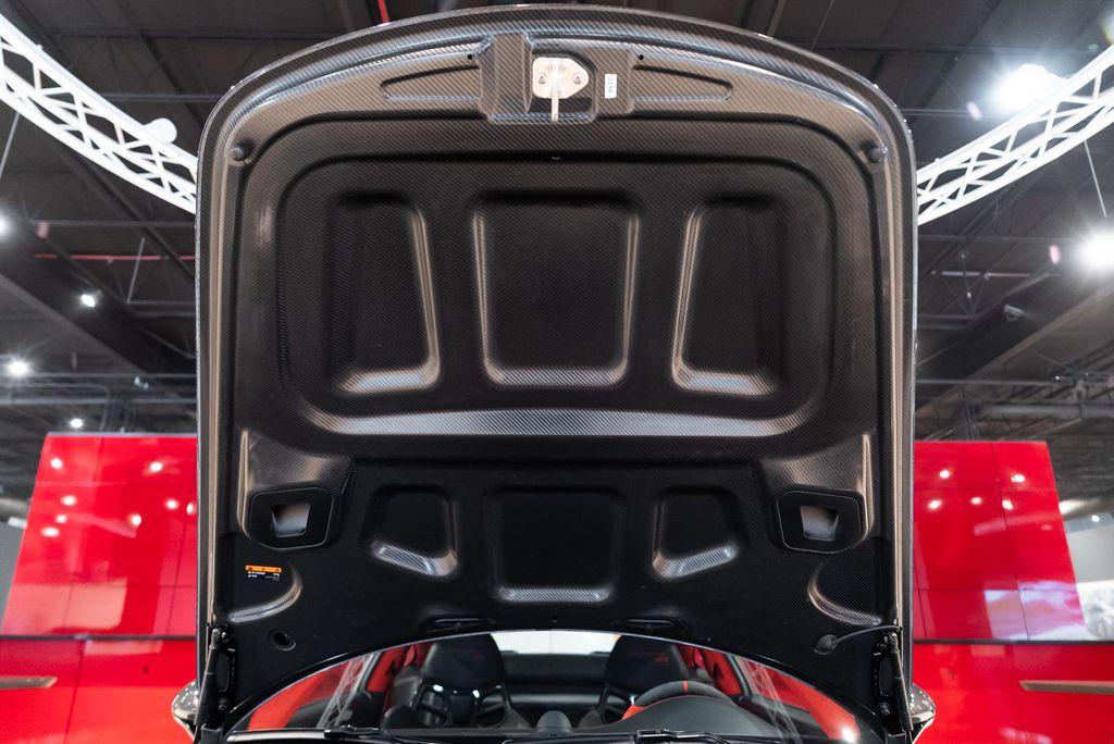http://www.koenigseggchicago.com/galleria_images/143/143_p22_l.jpg