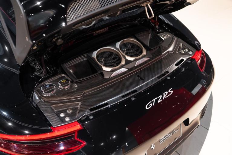 http://www.koenigseggchicago.com/galleria_images/143/143_p23_f.jpg