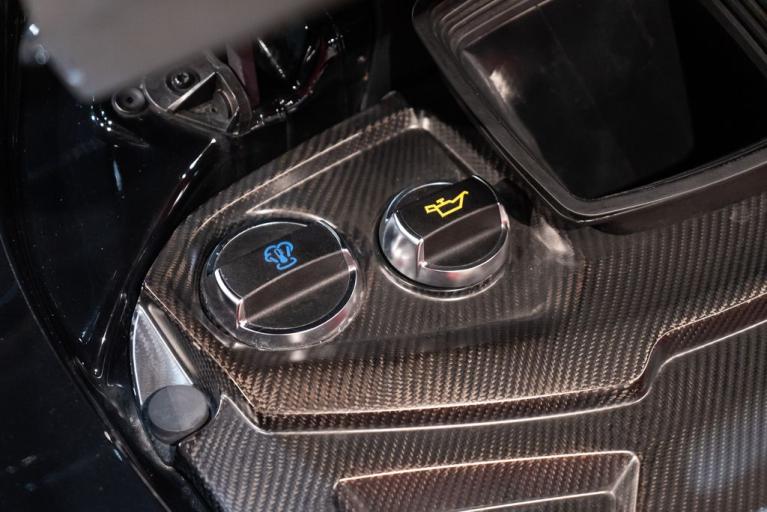 http://www.koenigseggchicago.com/galleria_images/143/143_p24_f.jpg