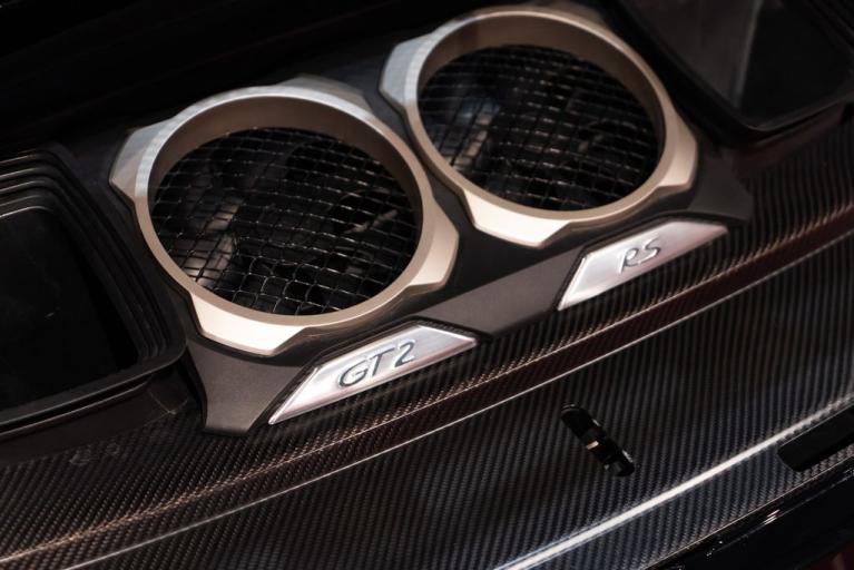 http://www.koenigseggchicago.com/galleria_images/143/143_p25_f.jpg