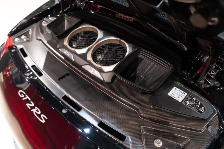 http://www.koenigseggchicago.com/galleria_images/143/143_p26_f.jpg