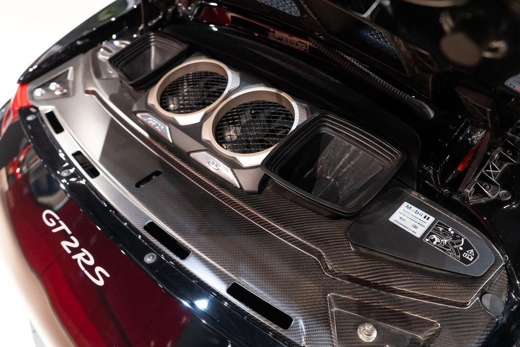 http://www.koenigseggchicago.com/galleria_images/143/143_p26_l.jpg