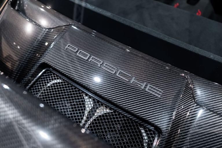 http://www.koenigseggchicago.com/galleria_images/143/143_p27_f.jpg