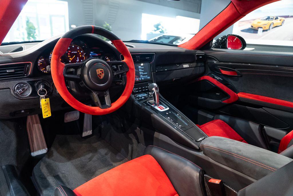http://www.koenigseggchicago.com/galleria_images/143/143_p32_l.jpg