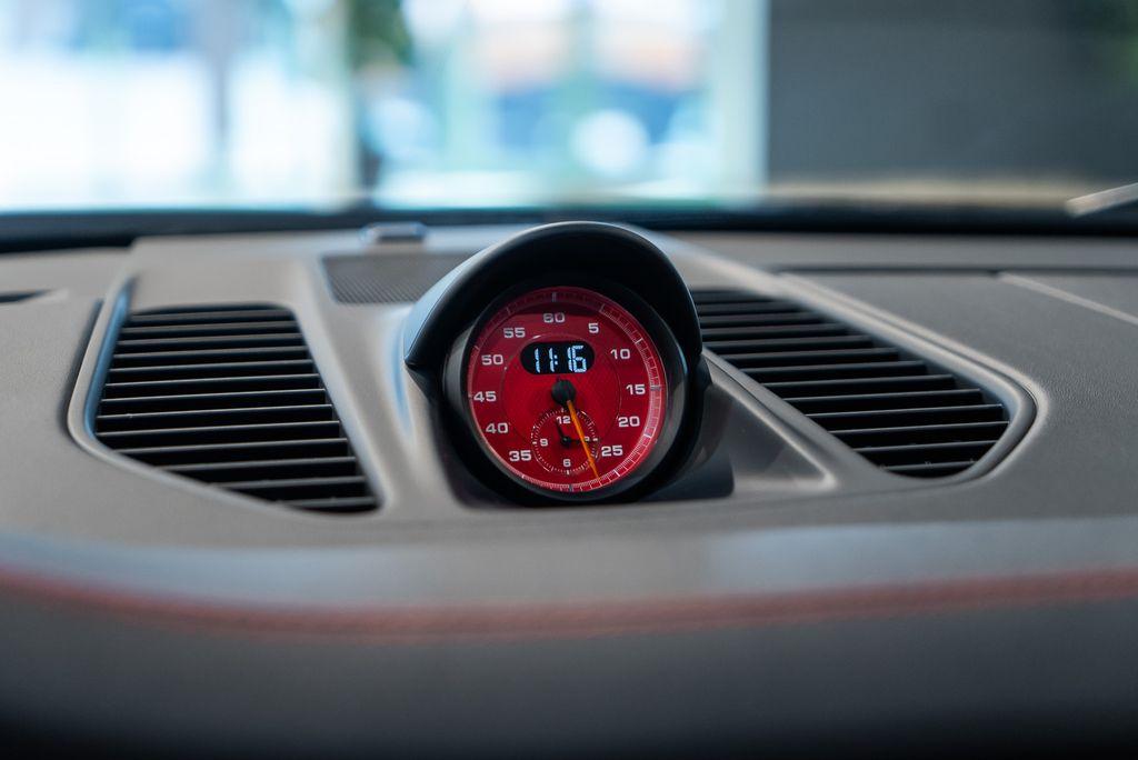 http://www.koenigseggchicago.com/galleria_images/143/143_p41_l.jpg