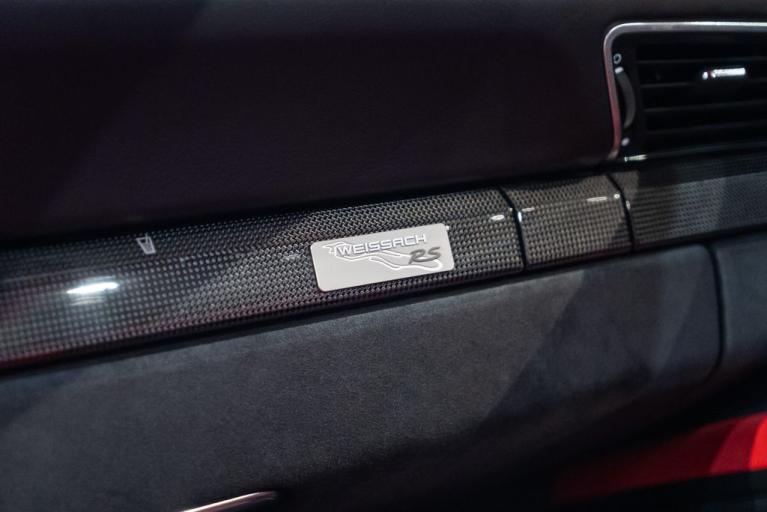 http://www.koenigseggchicago.com/galleria_images/143/143_p49_f.jpg