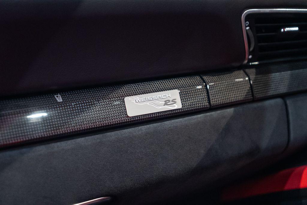 http://www.koenigseggchicago.com/galleria_images/143/143_p49_l.jpg