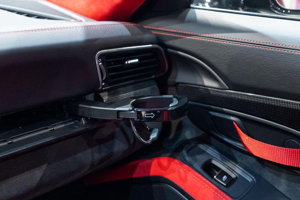 http://www.koenigseggchicago.com/galleria_images/143/143_p51_l.jpg