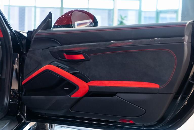 http://www.koenigseggchicago.com/galleria_images/143/143_p57_f.jpg