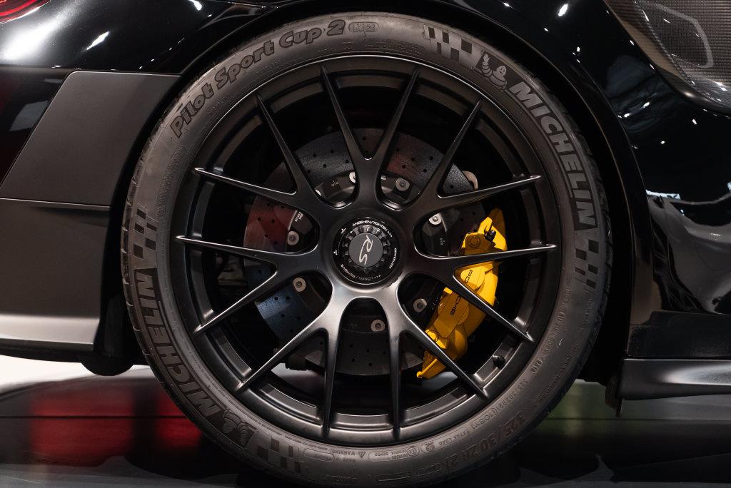 http://www.koenigseggchicago.com/galleria_images/143/143_p8_l.jpg