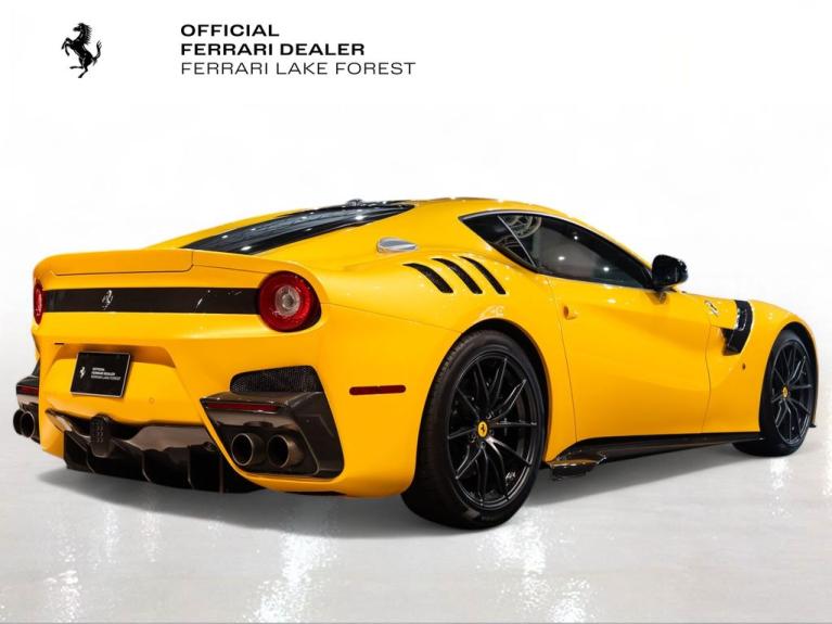 http://www.koenigseggchicago.com/galleria_images/144/144_p10_f.jpg