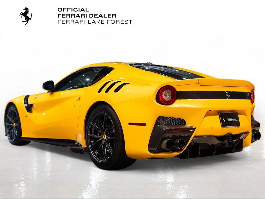 http://www.koenigseggchicago.com/galleria_images/144/144_p2_l.jpg