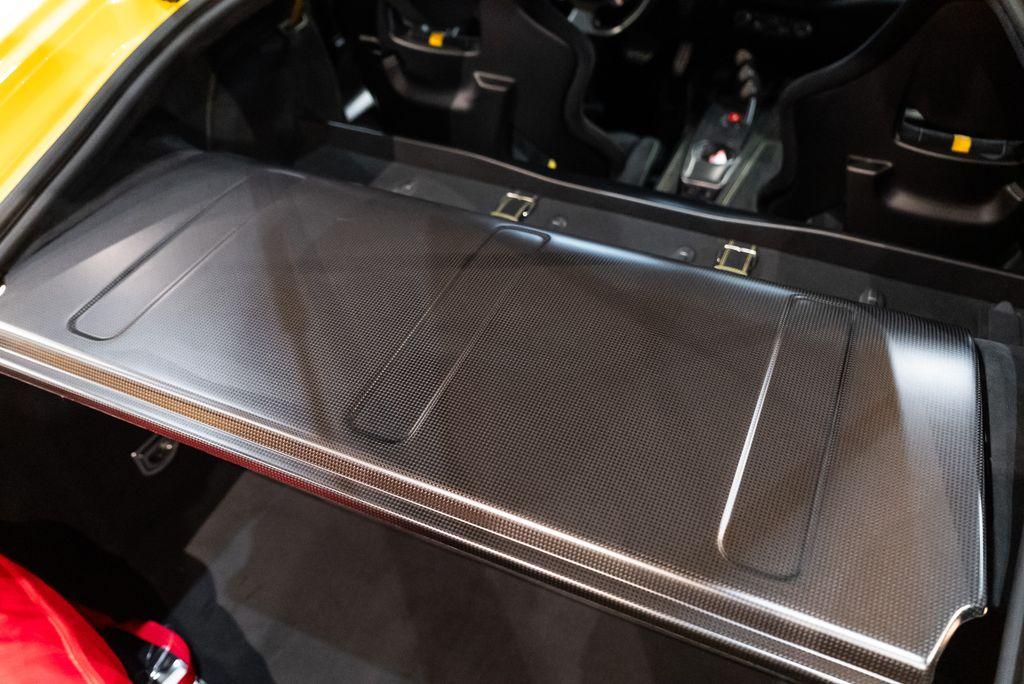 http://www.koenigseggchicago.com/galleria_images/144/144_p31_l.jpg