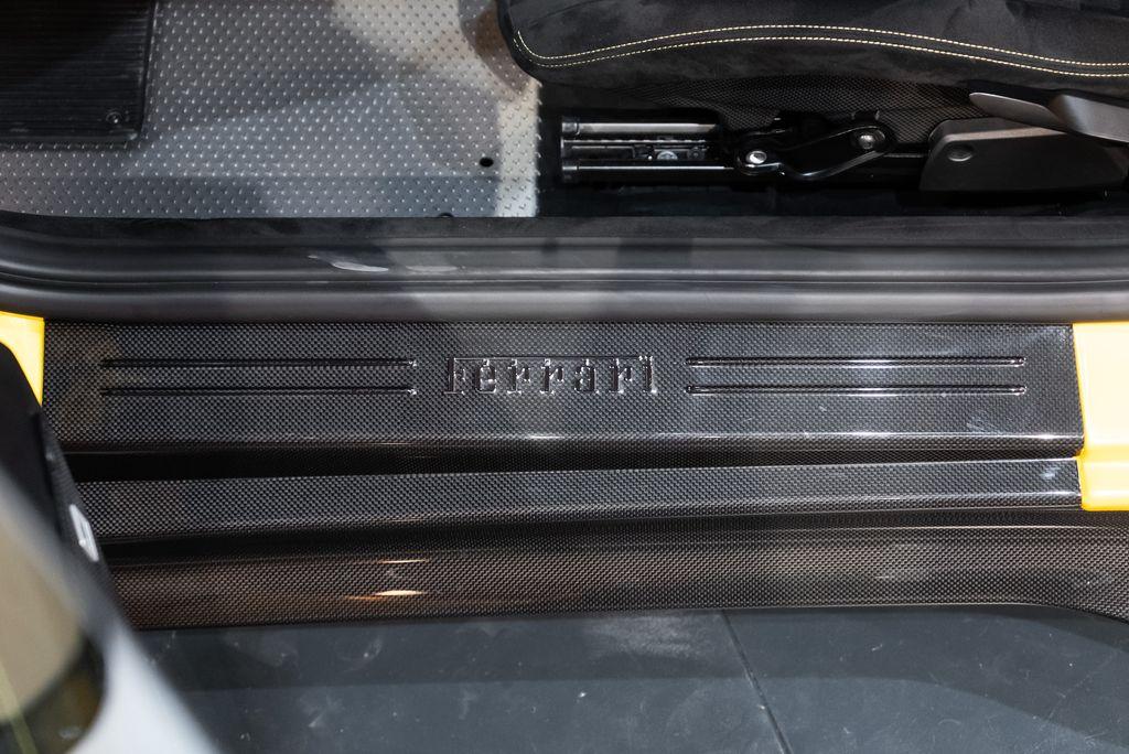 http://www.koenigseggchicago.com/galleria_images/144/144_p34_l.jpg