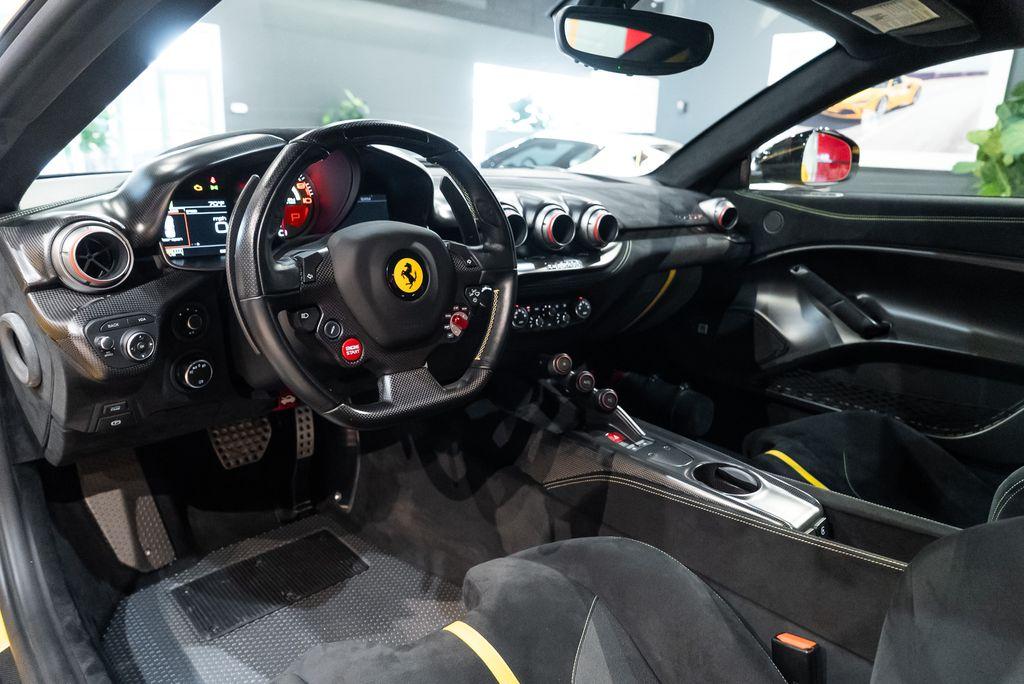 http://www.koenigseggchicago.com/galleria_images/144/144_p36_l.jpg