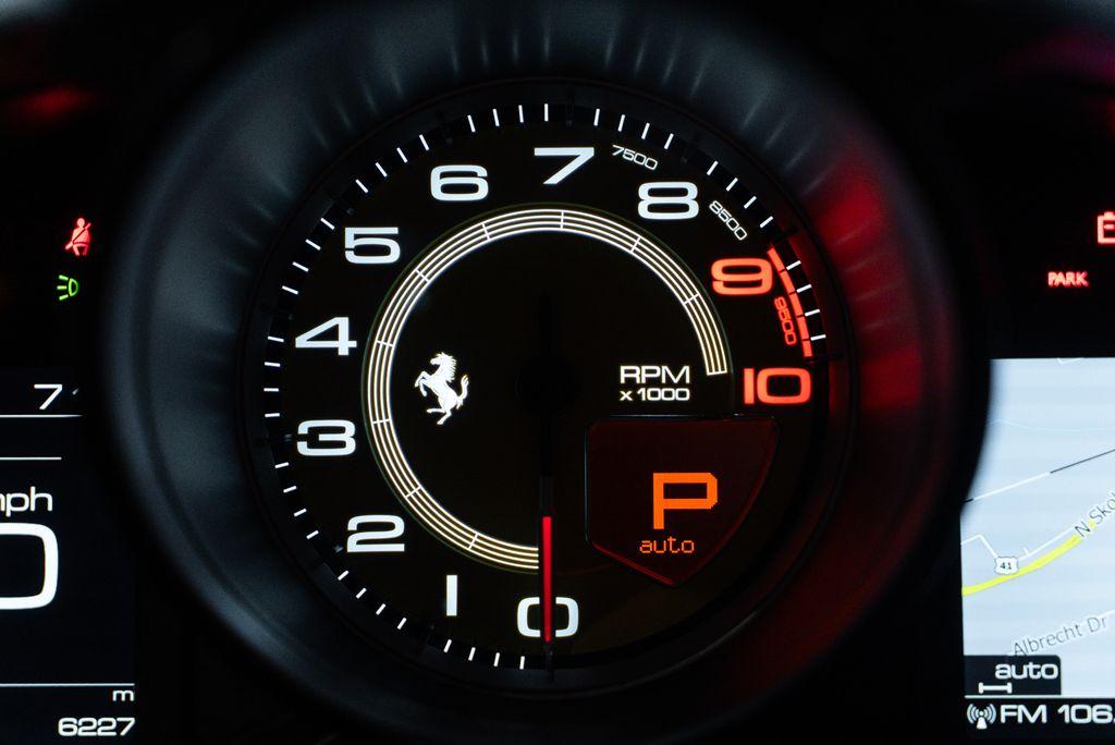 http://www.koenigseggchicago.com/galleria_images/144/144_p38_l.jpg