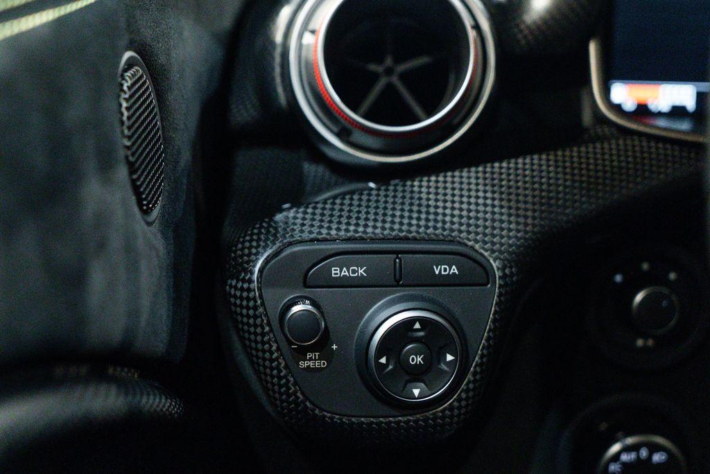 http://www.koenigseggchicago.com/galleria_images/144/144_p41_l.jpg