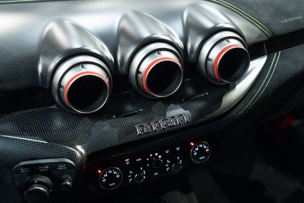 http://www.koenigseggchicago.com/galleria_images/144/144_p43_l.jpg