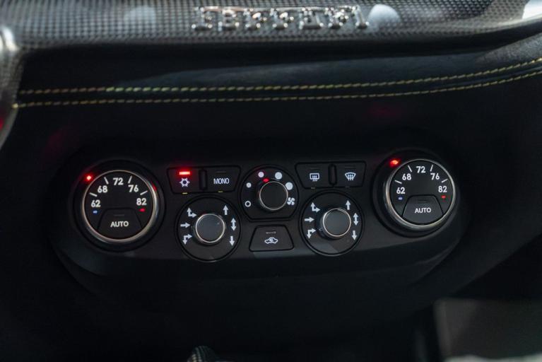 http://www.koenigseggchicago.com/galleria_images/144/144_p45_f.jpg