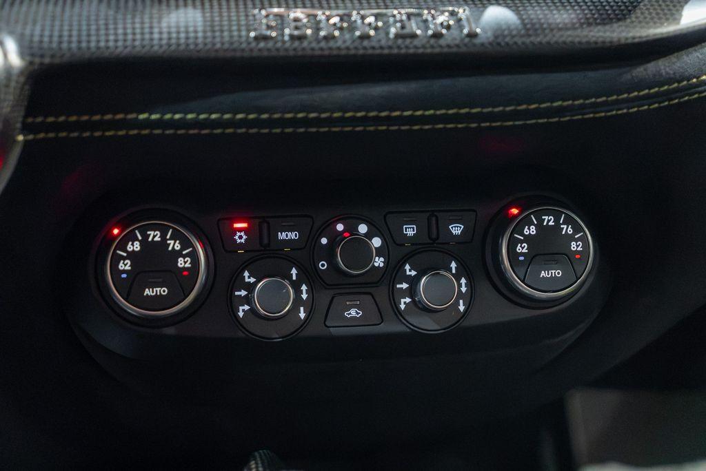http://www.koenigseggchicago.com/galleria_images/144/144_p45_l.jpg
