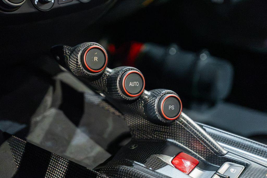 http://www.koenigseggchicago.com/galleria_images/144/144_p46_l.jpg