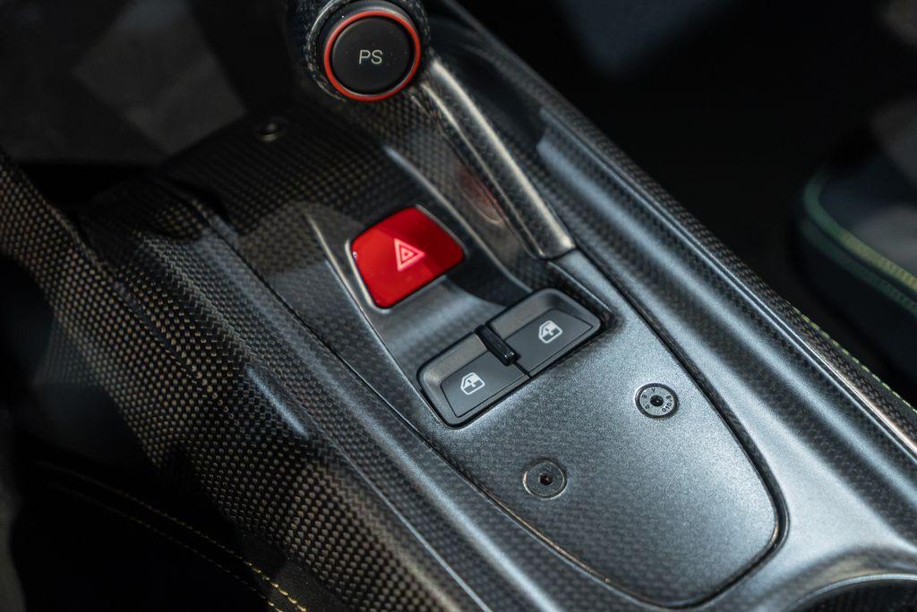 http://www.koenigseggchicago.com/galleria_images/144/144_p47_l.jpg