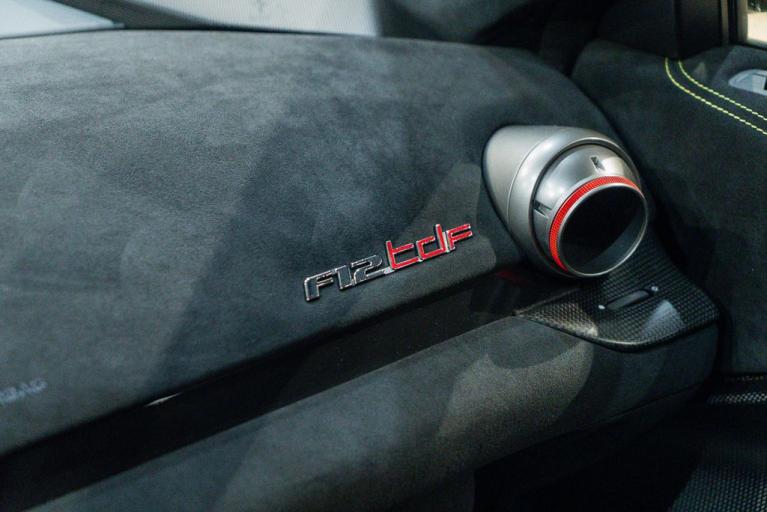 http://www.koenigseggchicago.com/galleria_images/144/144_p48_f.jpg