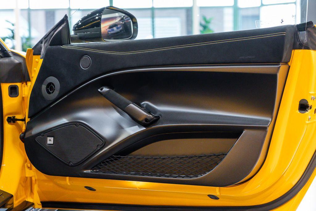 http://www.koenigseggchicago.com/galleria_images/144/144_p52_l.jpg