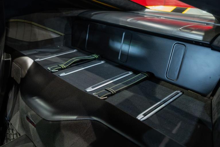 http://www.koenigseggchicago.com/galleria_images/144/144_p53_f.jpg