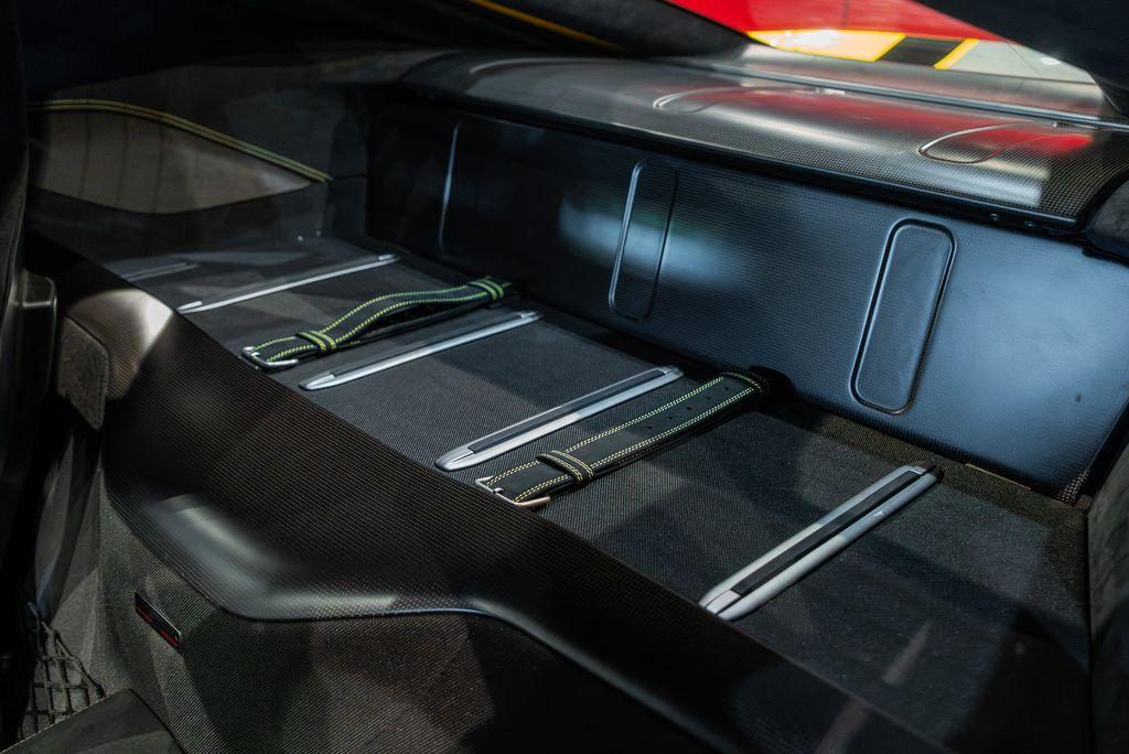 http://www.koenigseggchicago.com/galleria_images/144/144_p53_l.jpg