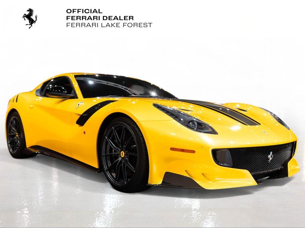 http://www.koenigseggchicago.com/galleria_images/144/144_p8_l.jpg