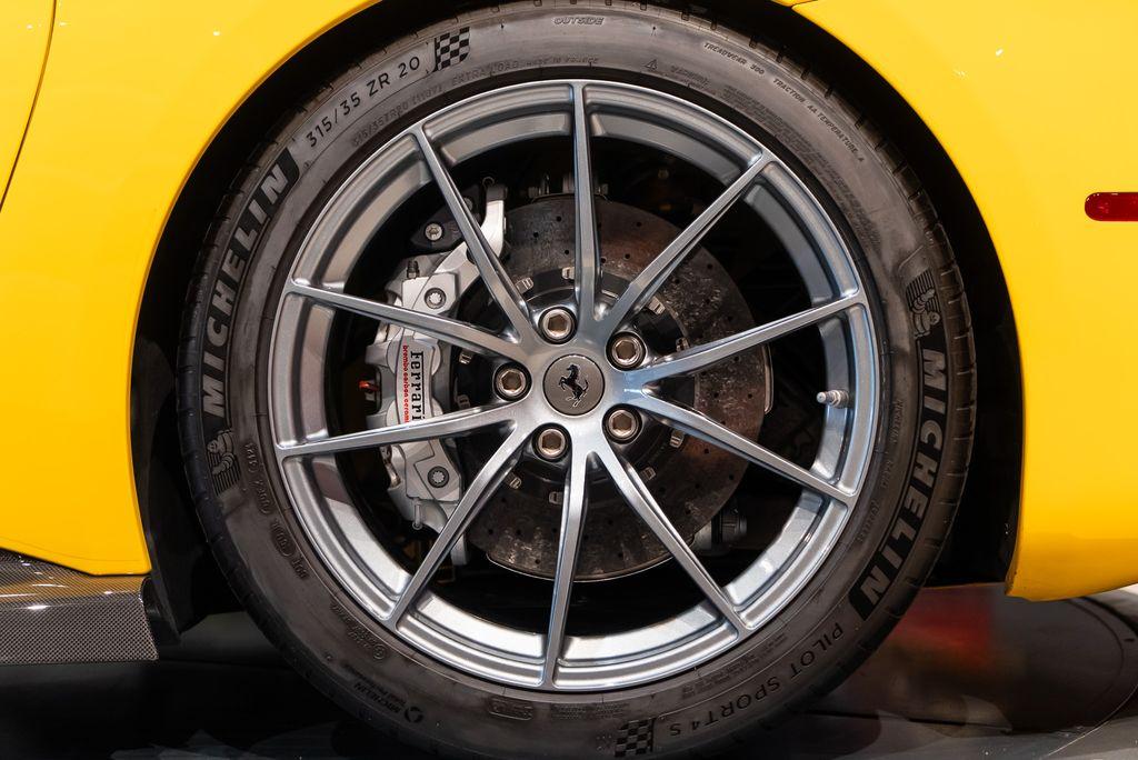 http://www.koenigseggchicago.com/galleria_images/145/145_p12_l.jpg