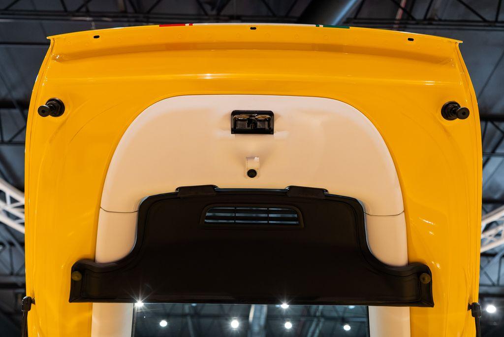 http://www.koenigseggchicago.com/galleria_images/145/145_p29_l.jpg