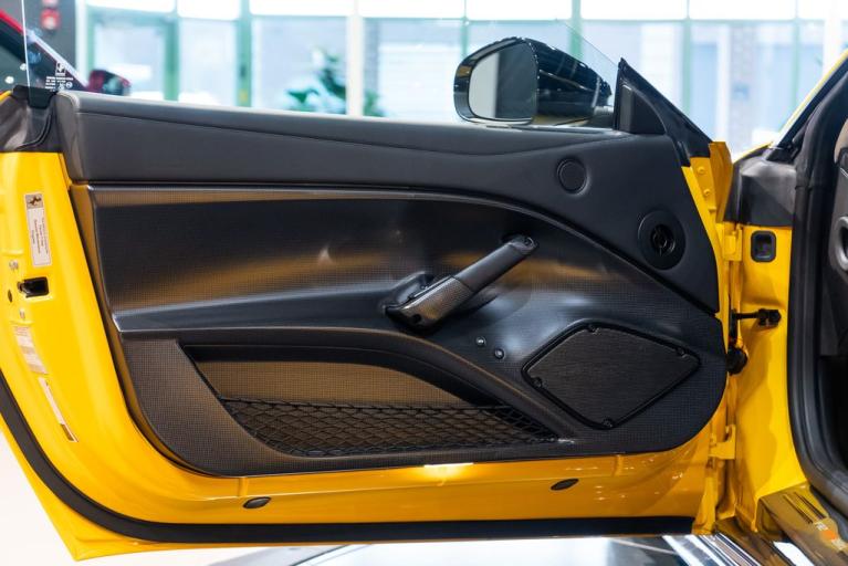 http://www.koenigseggchicago.com/galleria_images/145/145_p34_f.jpg