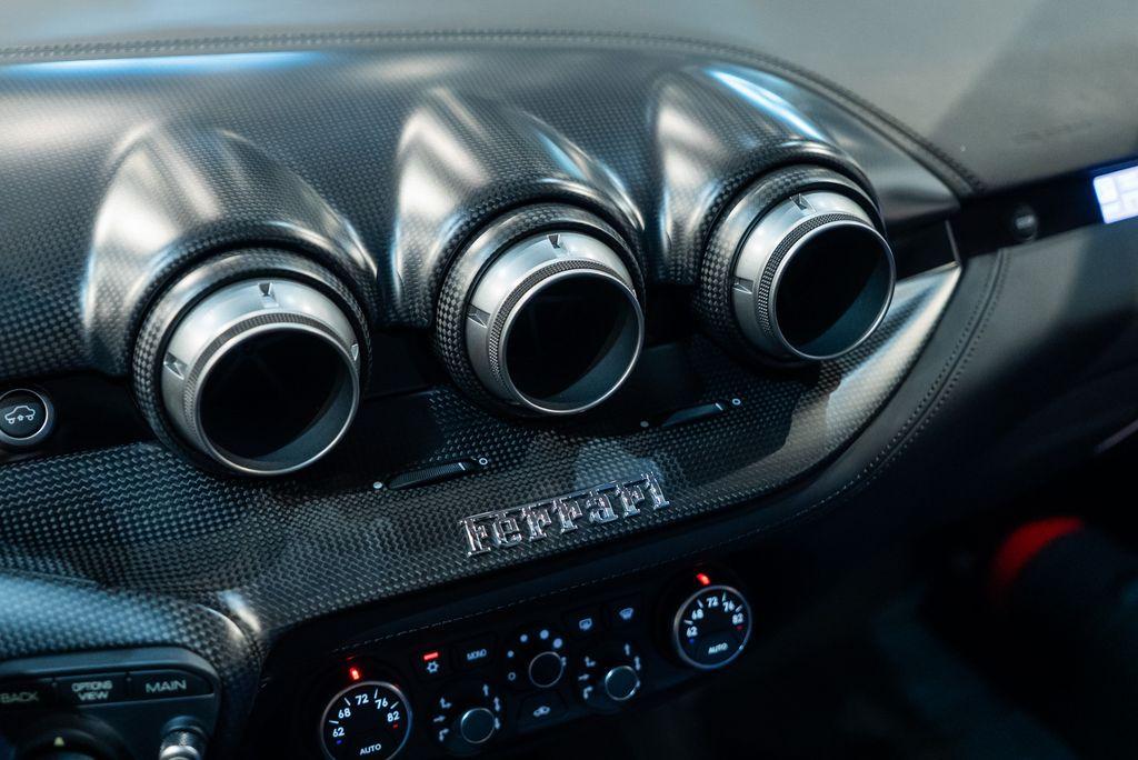 http://www.koenigseggchicago.com/galleria_images/145/145_p47_l.jpg