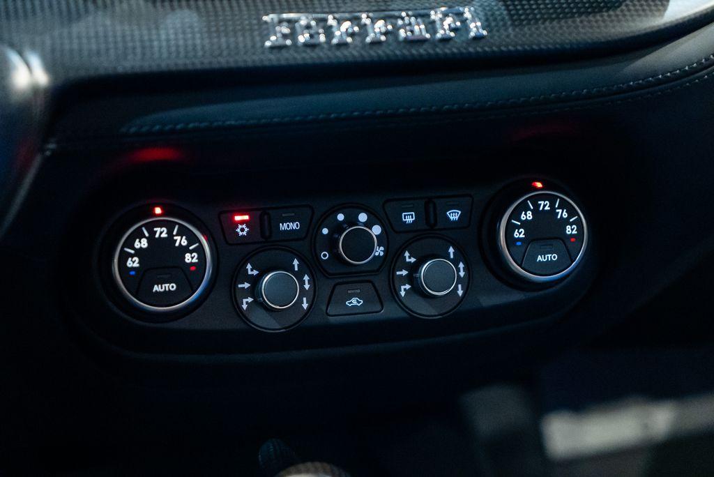 http://www.koenigseggchicago.com/galleria_images/145/145_p50_l.jpg