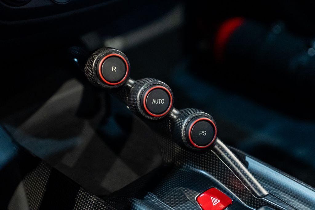 http://www.koenigseggchicago.com/galleria_images/145/145_p51_l.jpg