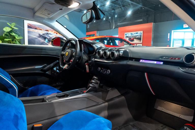 http://www.koenigseggchicago.com/galleria_images/145/145_p58_f.jpg