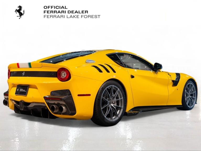 http://www.koenigseggchicago.com/galleria_images/145/145_p5_f.jpg