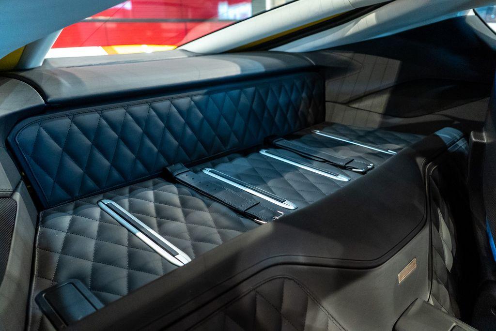 http://www.koenigseggchicago.com/galleria_images/145/145_p61_l.jpg